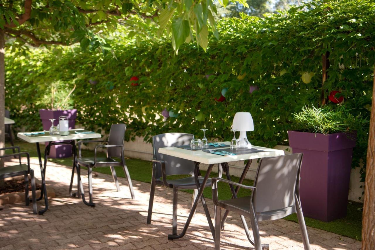 Kyriad Hotel Lyon Givors Bagian luar foto