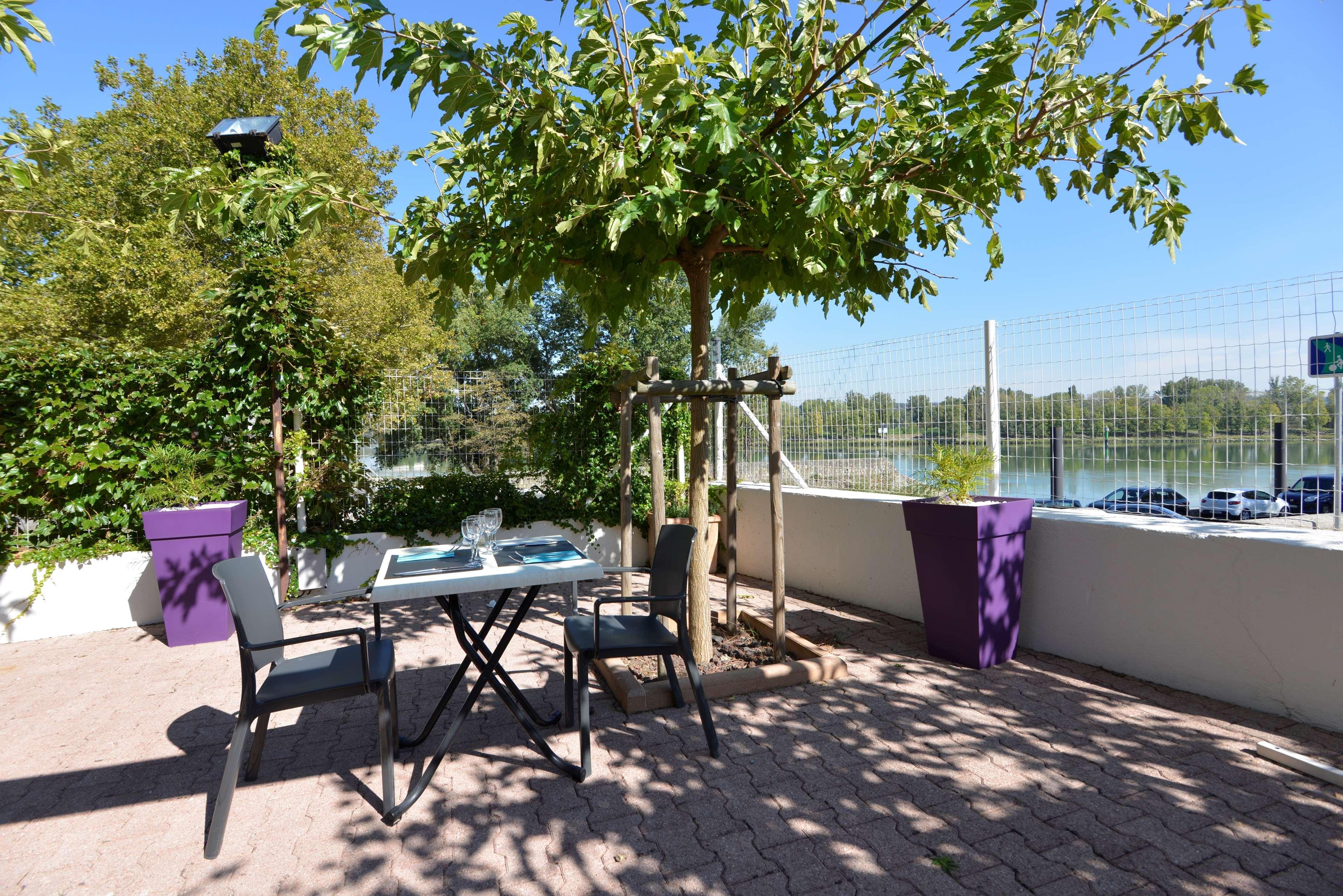 Kyriad Hotel Lyon Givors Bagian luar foto