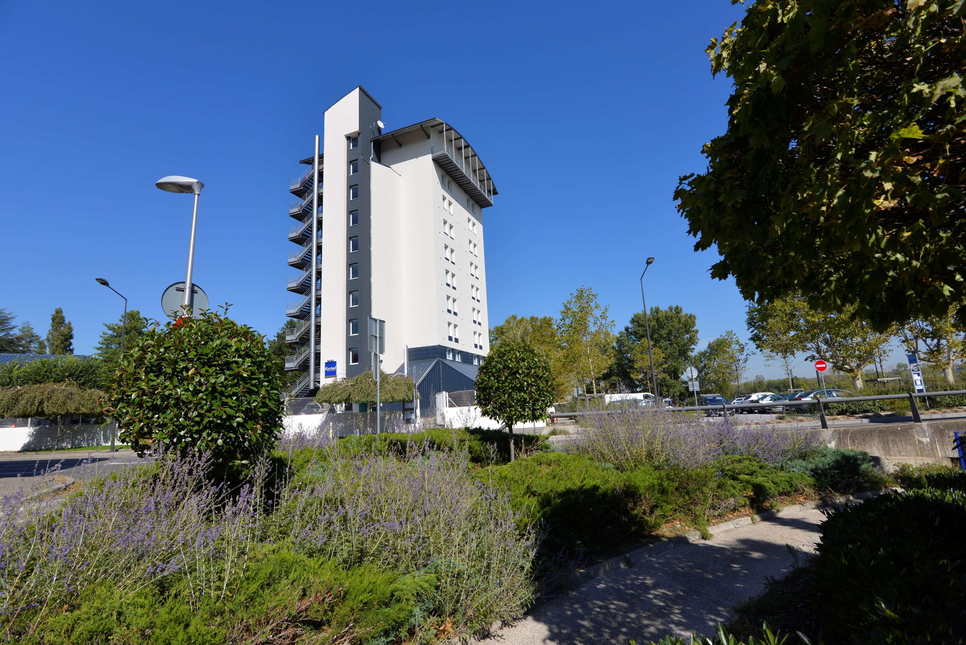 Kyriad Hotel Lyon Givors Bagian luar foto