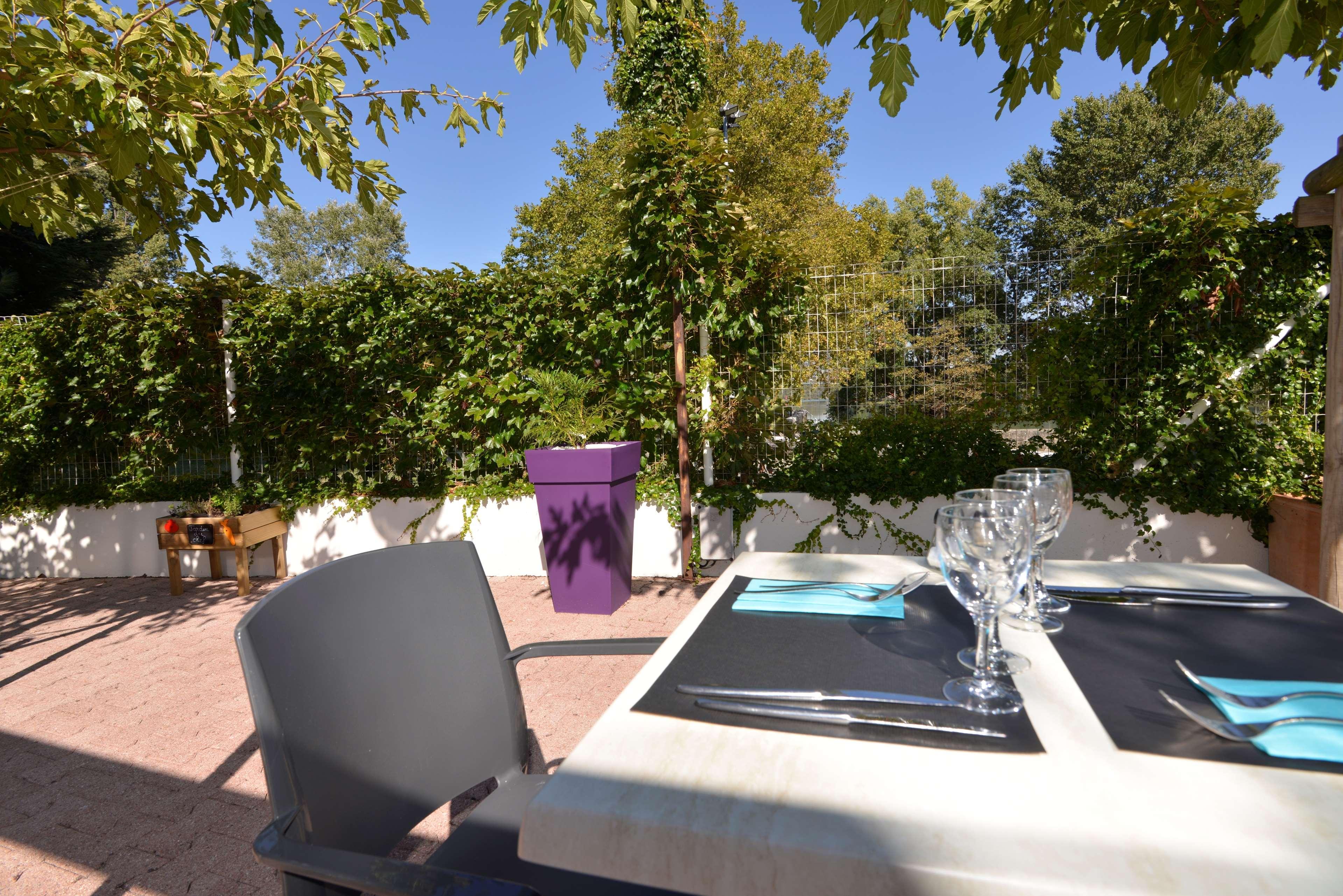 Kyriad Hotel Lyon Givors Bagian luar foto