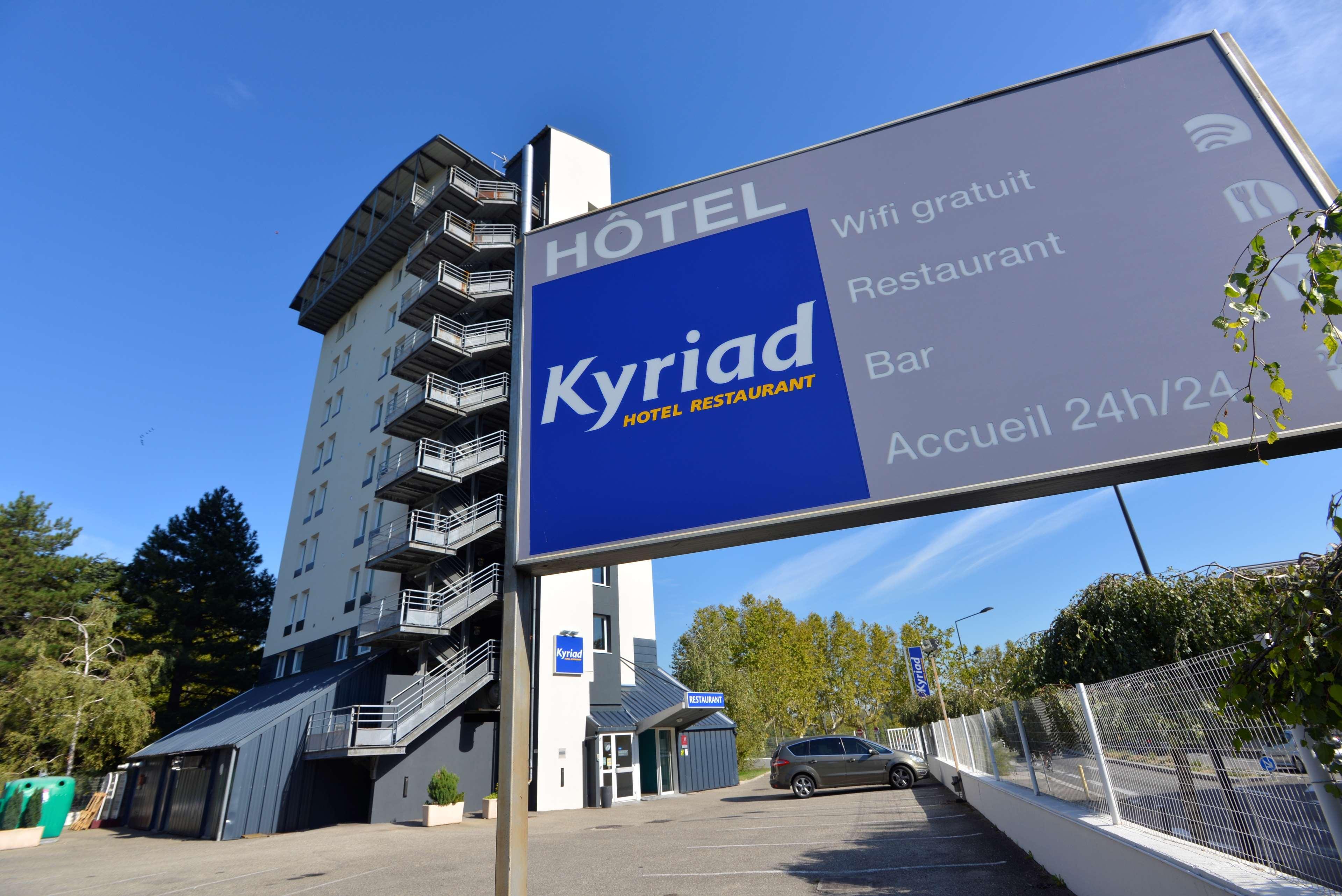 Kyriad Hotel Lyon Givors Bagian luar foto