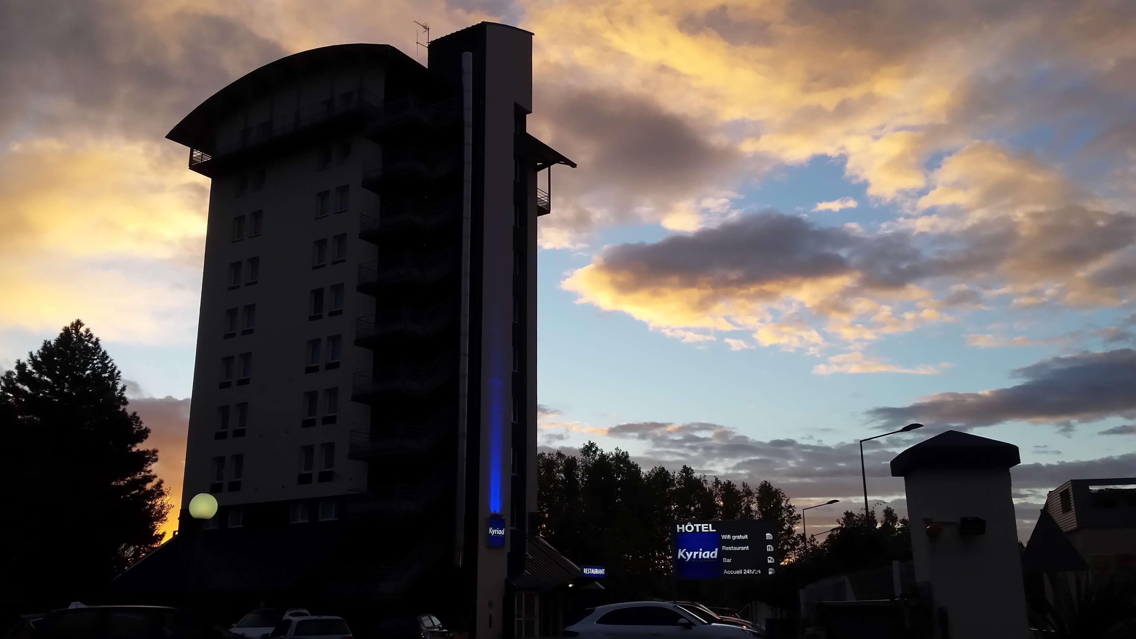 Kyriad Hotel Lyon Givors Bagian luar foto