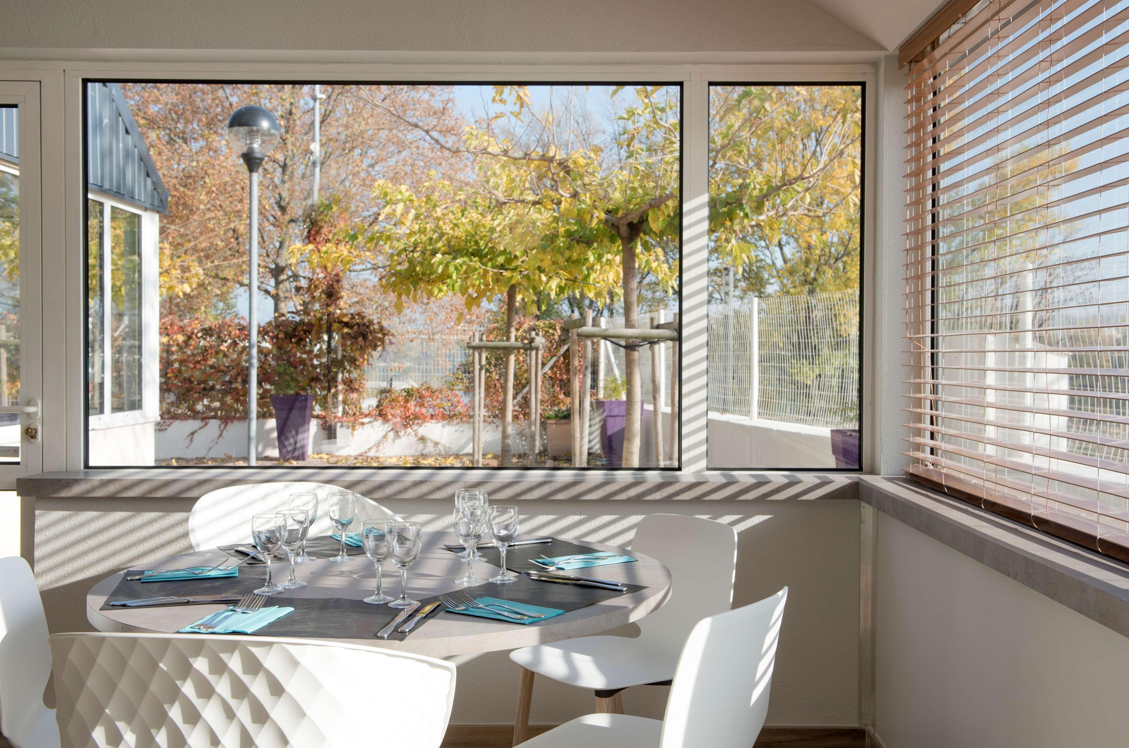 Kyriad Hotel Lyon Givors Bagian luar foto