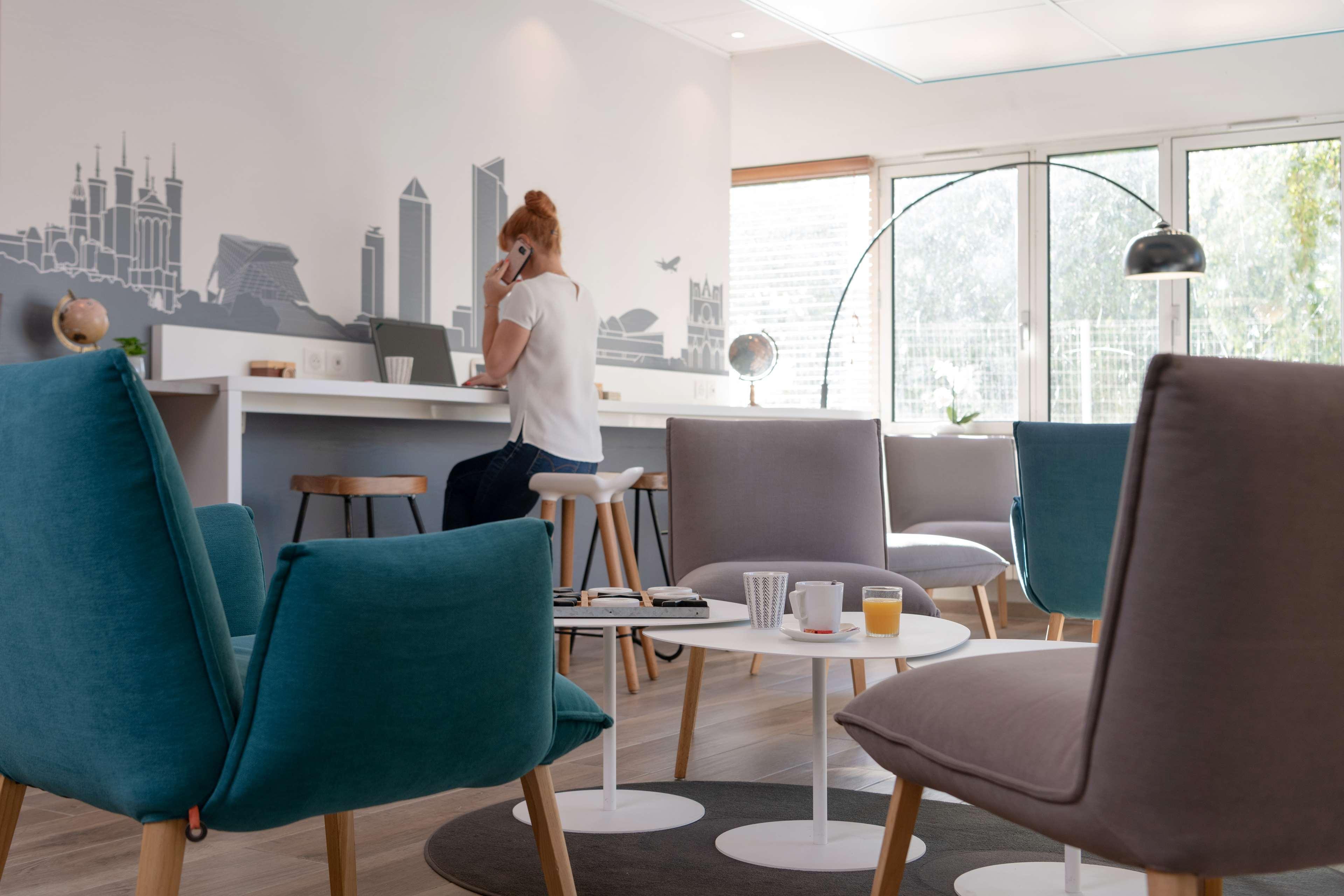 Kyriad Hotel Lyon Givors Bagian luar foto