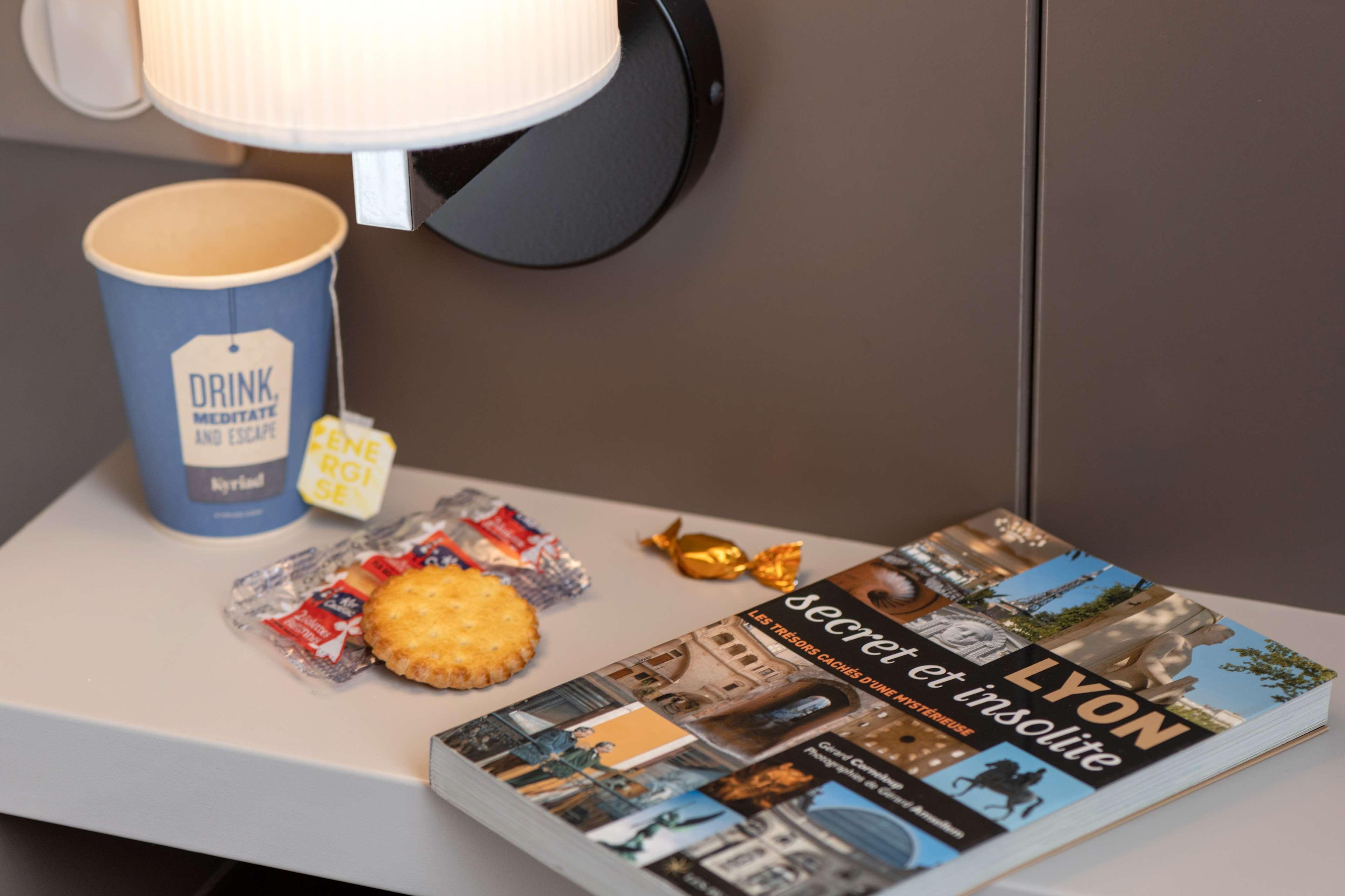 Kyriad Hotel Lyon Givors Bagian luar foto